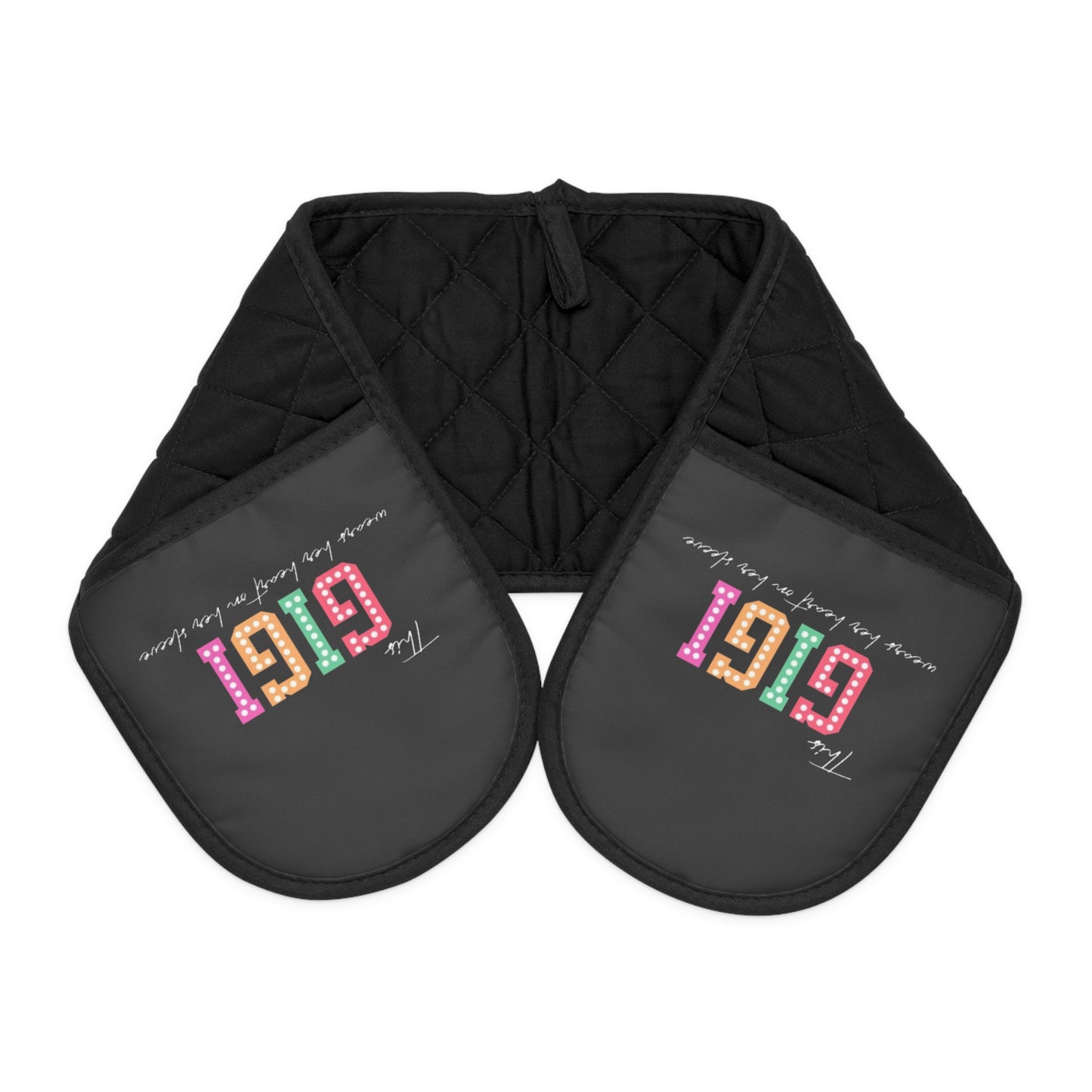 This GIGI Wears Her Heart On Her Sleeve Colorful Oven Mitts for Stylish Cooking - Perfect Gift for Baking Enthusiasts