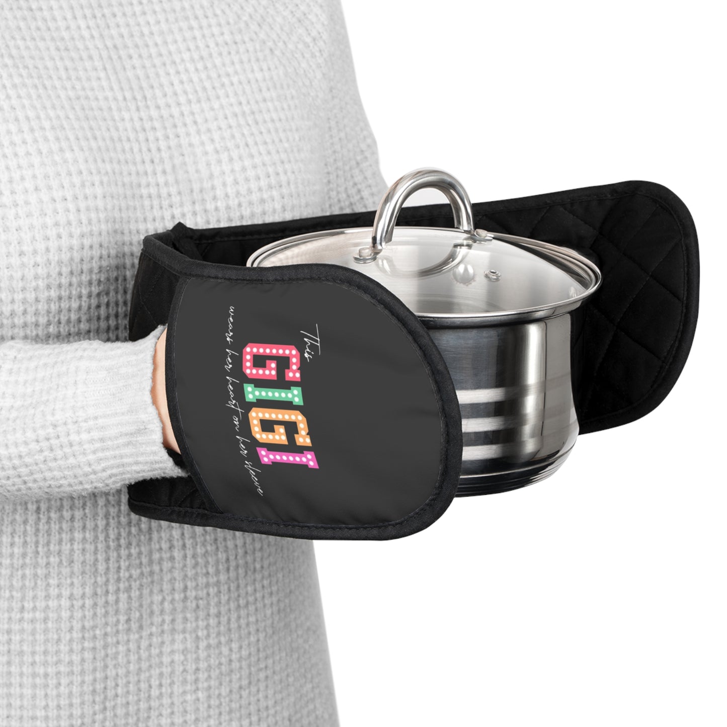 This GIGI Wears Her Heart On Her Sleeve Colorful Oven Mitts for Stylish Cooking - Perfect Gift for Baking Enthusiasts